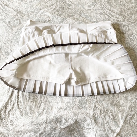 Nike pleated tennis skirt. - Picture 3 of 13
